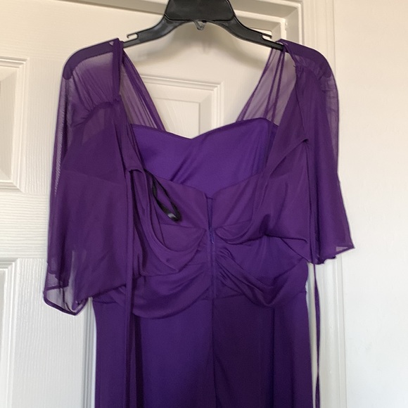 Stunning purple ball gown size large perfect for Prom Wedding or any gala event - Picture 10 of 11